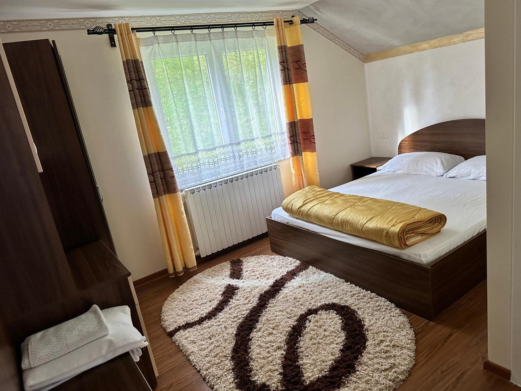 Pensiunea 3Flori De Colt Hotel Statjunea Borsa ภายนอก รูปภาพ